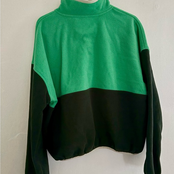 Old Navy Green Fleece Patch Sweatshirt with Black/White/Yellow Logo - Picture 2 of 5